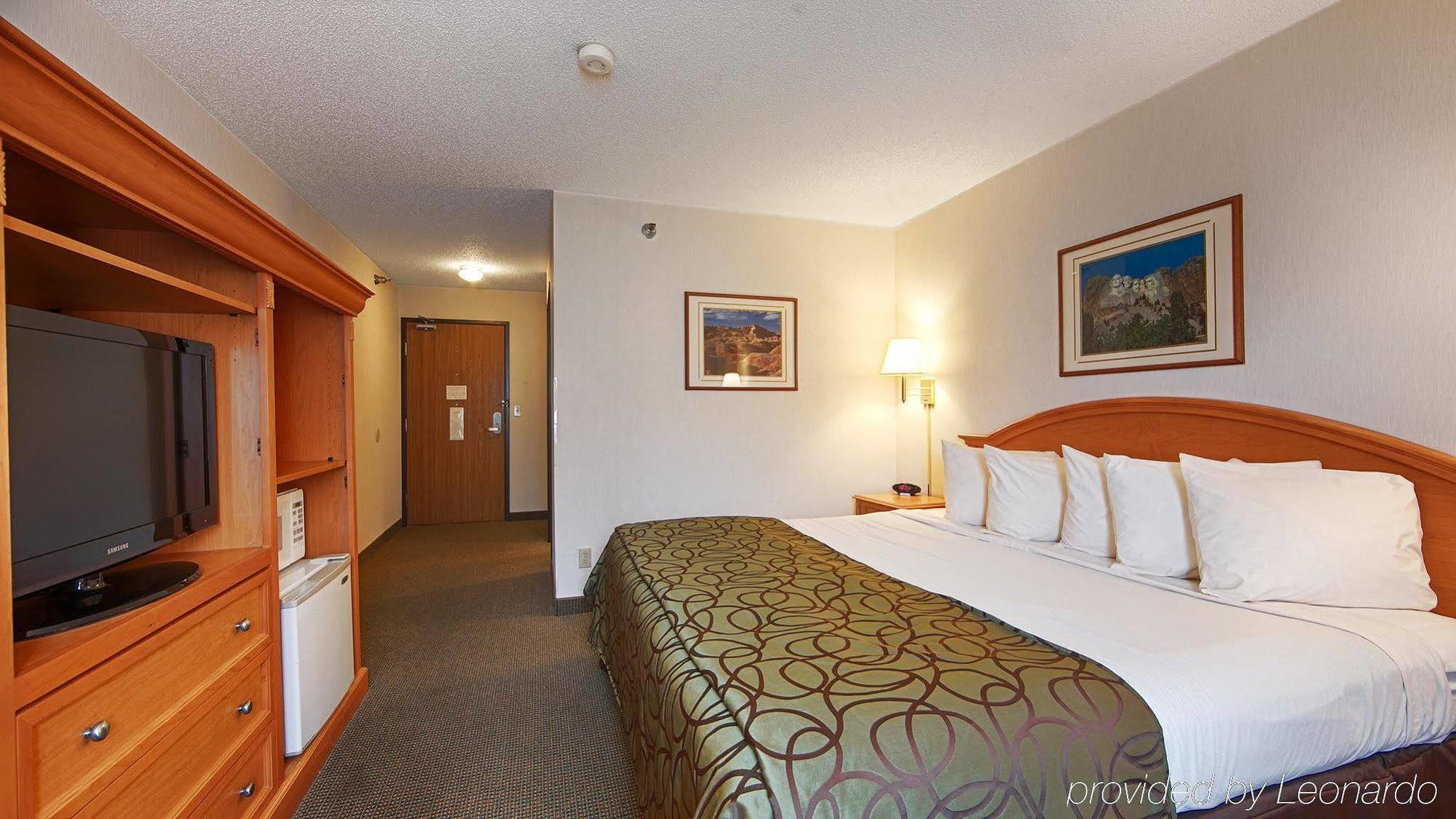 Baymont By Wyndham Hot Springs Hotel Exterior photo